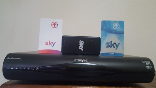 MY SKY HD DECODER 500GB DIGITAL TERRESTRISCH INTEGRIERT WIFI SEHR GUTE ANSICHT SKY Q - Bild 2 von 3
