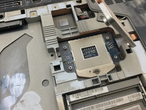 DELL LATITUDE E5530 - FOR PARTS - NO CPU - NO RAM - MISSING COMPONENTS -READ-BB! - Picture 6 of 8