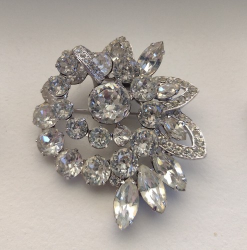 Vintage Eisenberg Brooch Pin and Clip On Earrings Set Clear Rhinestones Estate - Picture 4 of 13
