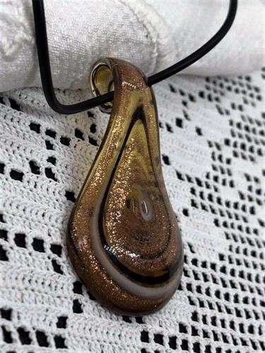 Stunning Coloured Glass Pendant. B98 - Picture 2 of 4