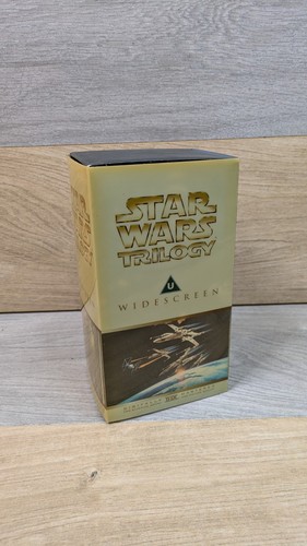 Star Wars Trilogy VHS Box Set Digitally Mastered THX 2000 Slipcover Wide-Screen - Foto 3 di 16