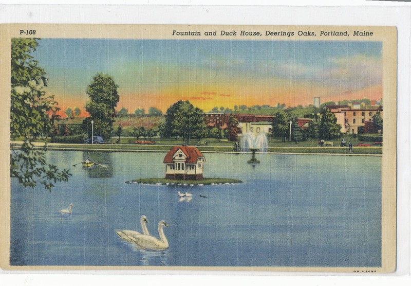 ME, PORTLAND - FOUNTAIN and DUCK HOUSE  DEERING OAKS postcard