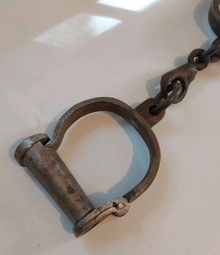 Vintage Antique Iron Handcrafted Handcuffs w/Key & Cuffs 3 X 10.5 No Maker ID - Picture 2 of 12