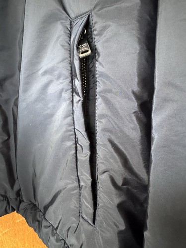 Chaqueta triangular Prada para hombre Re-Nylon azul marino con logotipo talla 52 (talla L del Reino Unido) - Imagen 10 de 21