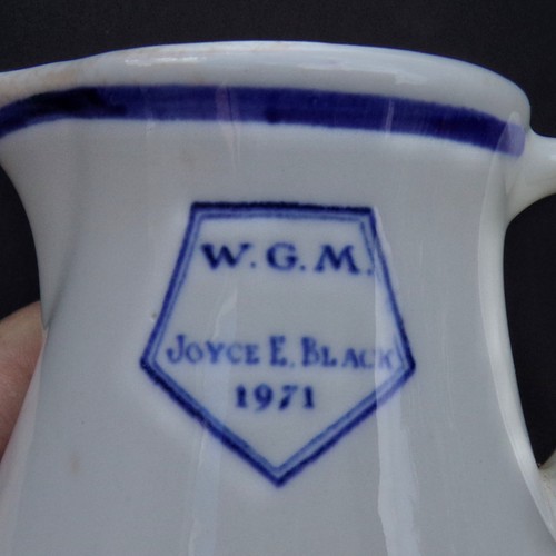 Crema con mango Joyce E. Black Eastern Star 1971 Walker Restaurant Ware - Imagen 2 de 5