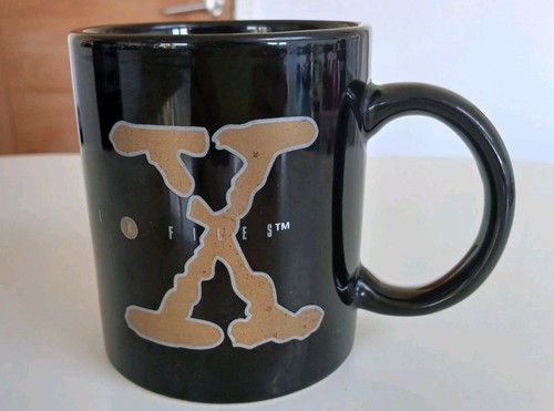 THE X FILES TM & 1996 TWENTIETH CENTURY FOX FILM CORPORATION MUG - BLACK & GOLD - Picture 2 of 11