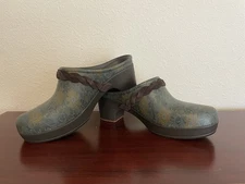 Crocs  203764 w8 Sarah Clog