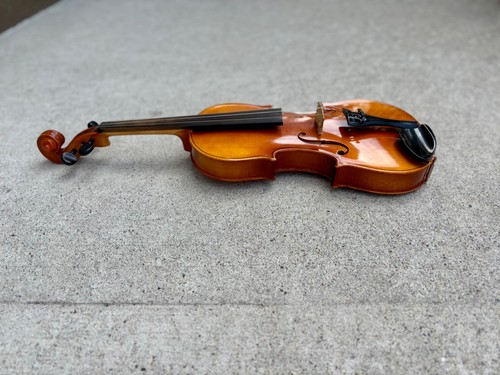 1978 Suzuki Violin Model 101 with Bow and Case - Picture 5 of 10