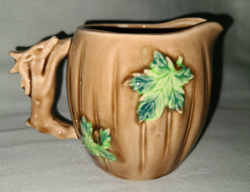 Vtg Elbro cream & sugar set, tan w Canadian mountie, deer handles, maple leaves - Picture 5 of 15