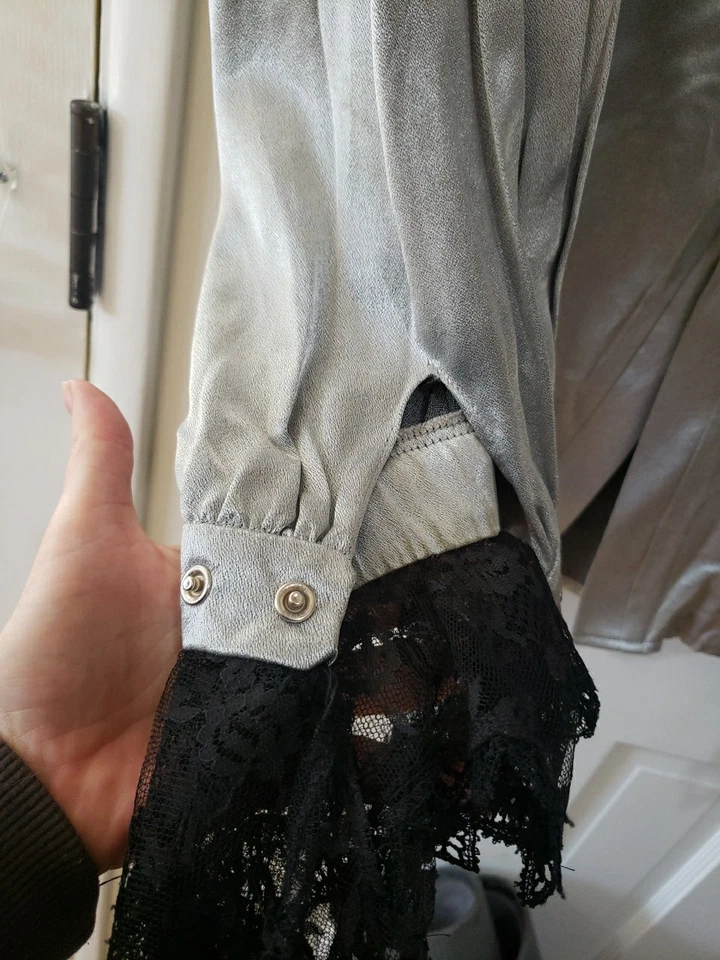 Blusa camisa santuário cinza cetim renda GG gótica vitoriana eduardiana vampiro  - Imagem 3 de 4