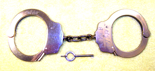 VINTAGE: Peerless Handcuffs - Model 848940, with Key and Carrying Case, VG+ - Picture 2 of 7