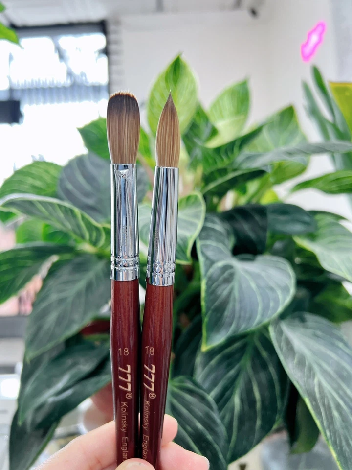 Cepillo de uñas Kolinsky 777 (engarzado) - tamaño #18 (compra 3 gratis 1 punta francesa 777) Foto 2 de 4