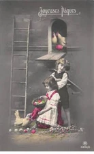 Pâques - n°87443 - Joyeuses Pâques - Enfants près d'un poulailler avec des