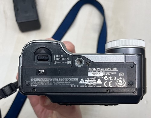 Sony MVC-FD90 Digital Mavica Still Camera Movie Battery & Charger TESTED WORKING - Picture 6 of 13