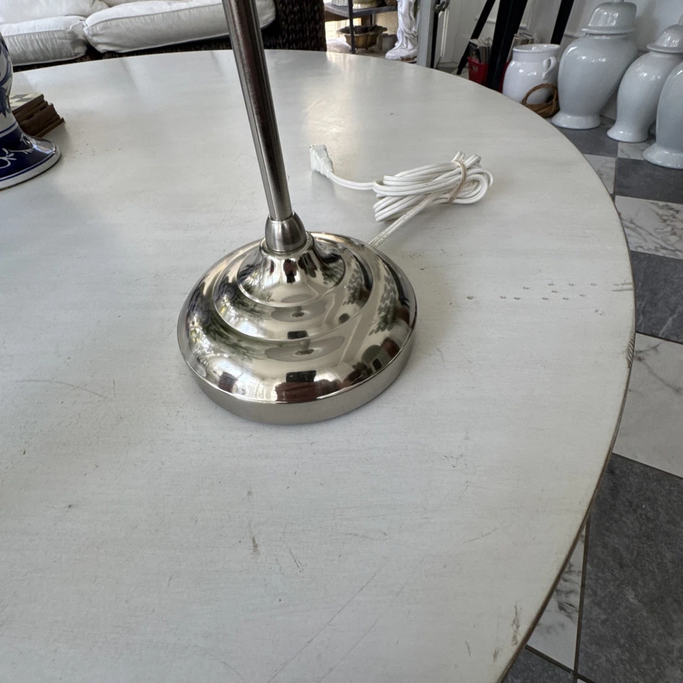 Lámpara de mesa Ikea ARSTID estilo clásico acero, niquelado/blanco 22" Foto 2 de 4