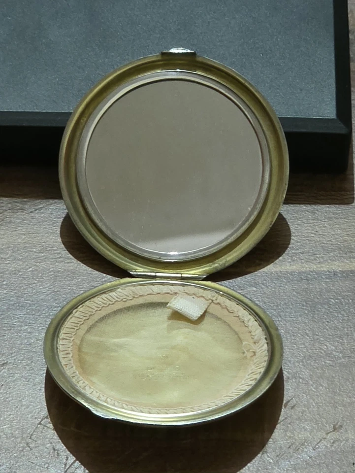 Esmalte guilloche amarillo plata 1932 compacto con sello London 112 regent Street Foto 4 de 4