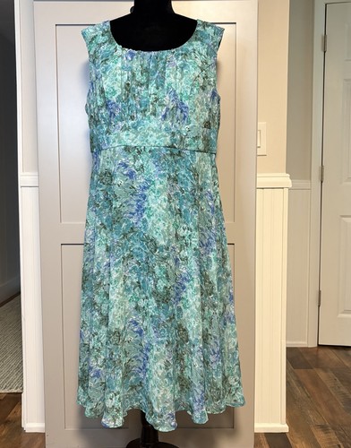 Nuevo con etiquetas Vestido Connected Apparel para mujer talla 16 ajustado y acampanado sin mangas forrado floral - Imagen 4 de 15