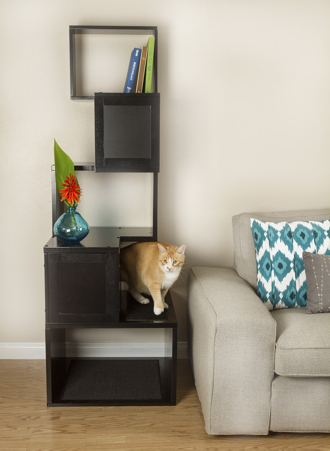 The Sebastian Modern Cat Tree in Black or White by Designer Pet Products The Sebastian Modern Cat Tree in Black or White by Designer Pet Products