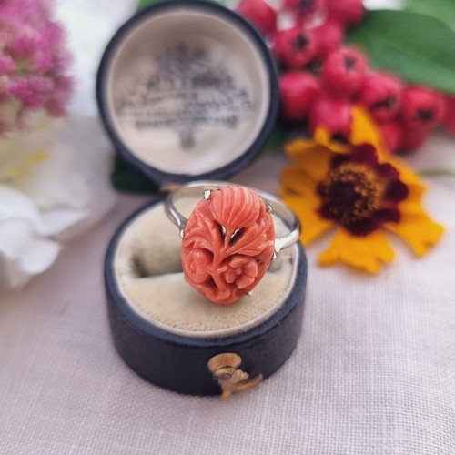 Anillo de flores de colección tallado en oro blanco de 9 quilates de coral floral tallado - Imagen 9 de 17