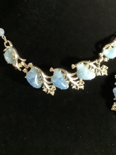 Vintage Coro 2pc Blue Baby Tooth Stone Necklace & Brooch Set READ - Picture 3 of 13
