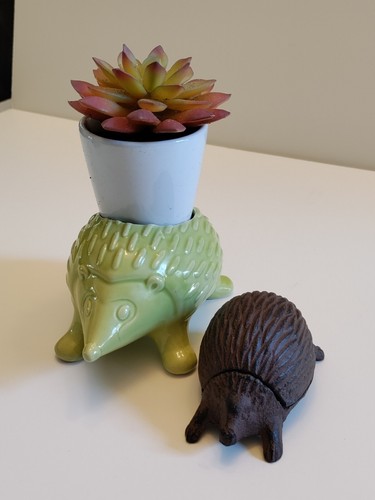 VTG Green Hedgehog ceramic planter & H.Hog Cast Iron Key Keeper Set