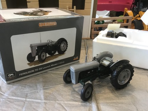 1:16 Universal Hobbies Ferguson TO 35 Launch Model (1954).