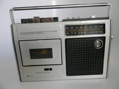 Vintage Kmart AM-FM Radio\Cassette- Auto Stop Model 6-33-56 - Picture 2 of 8