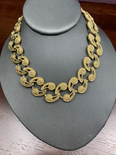 Ladies Vintage Gold Textured Unusual Leaf Link Chunky Necklace 16” Nice Quality - Picture 4 of 10