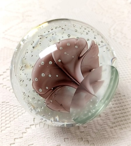 VTG Hand Blown ART GLASS Paper Weight CLEAR Pink Flower BUBBLES Ball Sphere - Picture 7 of 13