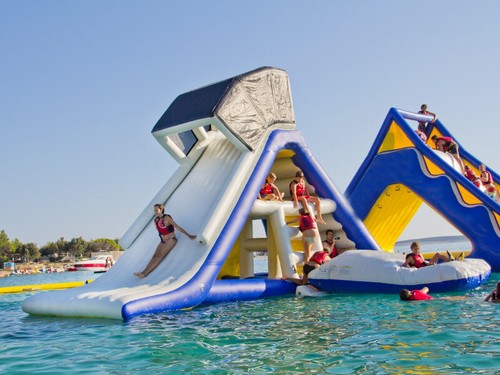 Trampolín de agua flotante inflable parque triángulo tobogán acuático para adultos niños - Imagen 3 de 11