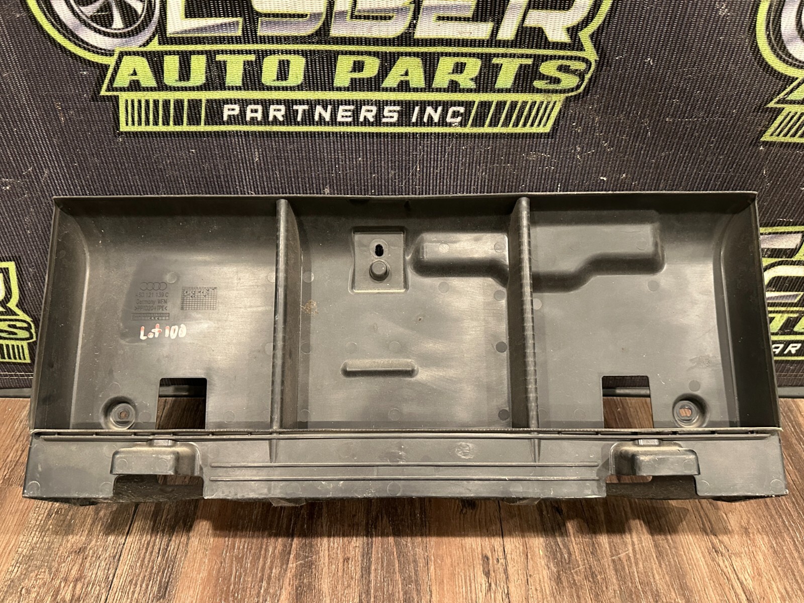 2017-18 AUDI R8 REAR AIR GUIDE PANEL TRIM OEM 4S0 121 139 C