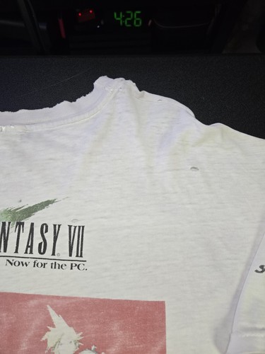 Final Fantasy 7 E3 1998 promoción de PC, rara variedad roja, talla XL 23x28" defectos en la foto - Imagen 10 de 24