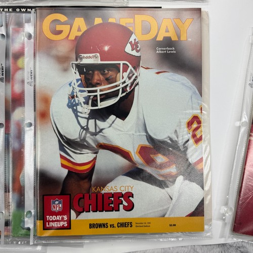 Vintage Lot Of 13 Kansas City Chiefs Football Magazine Sports Illustrated 1946 - Picture 13 of 14