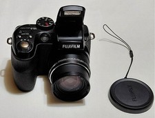 Fujifilm Finepix S1000 FD Digital Camera 10.0 Mega Pixels , No Strap  Works EX