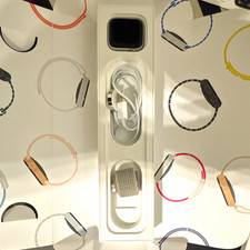 Apple Watch Series 4 44mm Alu Silber mit weißem Fluoroelastomer Armband