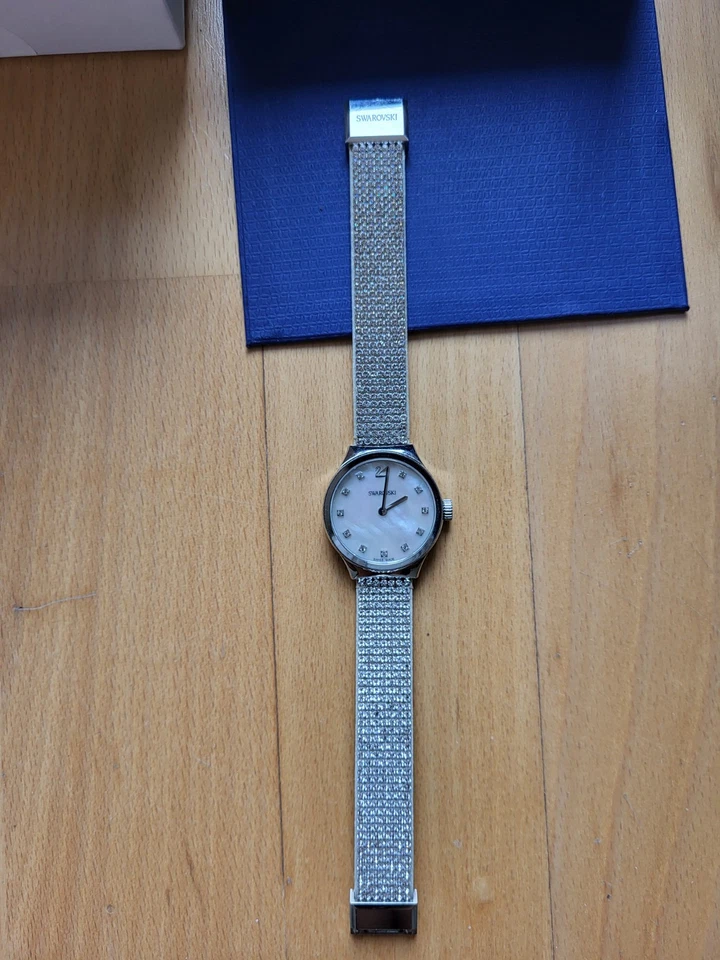 Swarovski Uhr "DREAMY MS", Alcantara Armband, Steinchen, Perlmuttzifferblatt - Bild 2 von 4