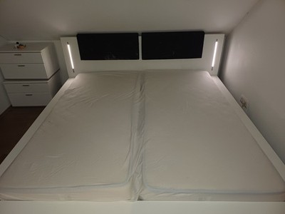 Doppelbett 180x200 mit Lattenrost und Matratzen