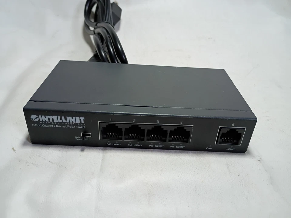 Intellinet 561792 V2 IPS‑05G‑40W 5‑Port Gigabit Ethernet PoE+ Switch – Pre‑Owned - Image 3 of 4