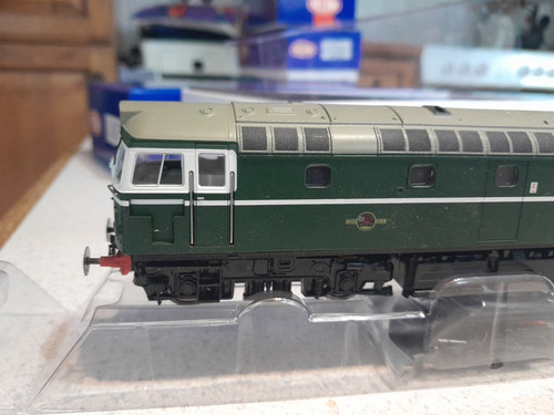Heljan 2724 OO gauge BR Class 27 Diesel Loco D5353 BR green livery - Picture 11 of 16