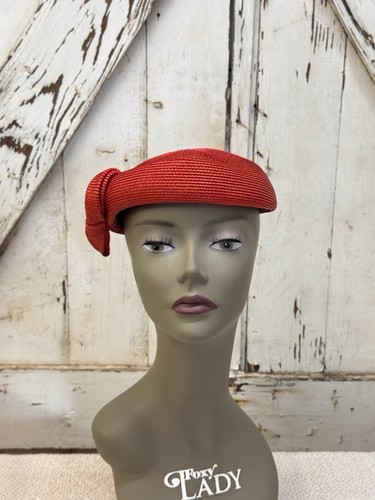 Vintage 1950s Red Straw Pillbox Hat Curved Brim  Mid Century Millinery Size 22 - Picture 2 of 5