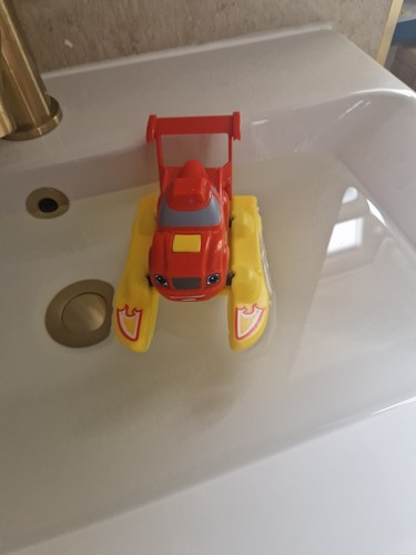 Blaze and the Monster Machines Floating Bath Toy For Fun In The Bath - Picture 9 of 9