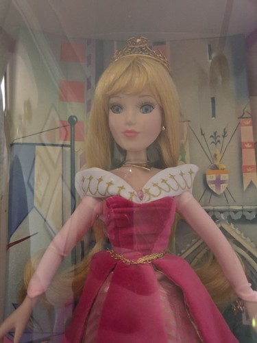 Disney Dornröschen Porzellan Puppe Messing Schlüssel Andenken - Bild 2 von 11