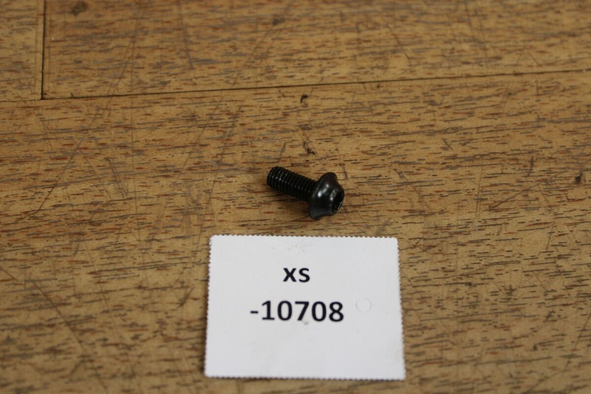Kawasaki 92154-0917 Bolt, Socket, 5x12 NOS NEU genuine Kawasaki 92154-0917 Bolt, Socket, 5x12 NOS NEU genuine