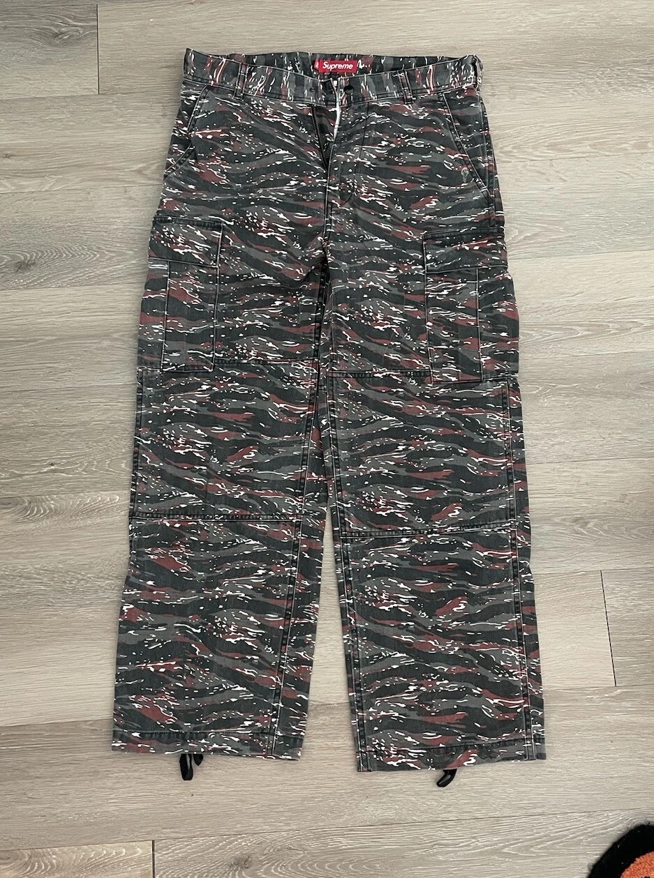 Pantalon cargo camouflage tigre rouge suprême S/S 2024