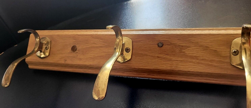 Estante para abrigos de madera; 5 ganchos dobles de metal dorado; montaje en pared; 27""x3""; chaquetas, llaves - Imagen 16 de 24