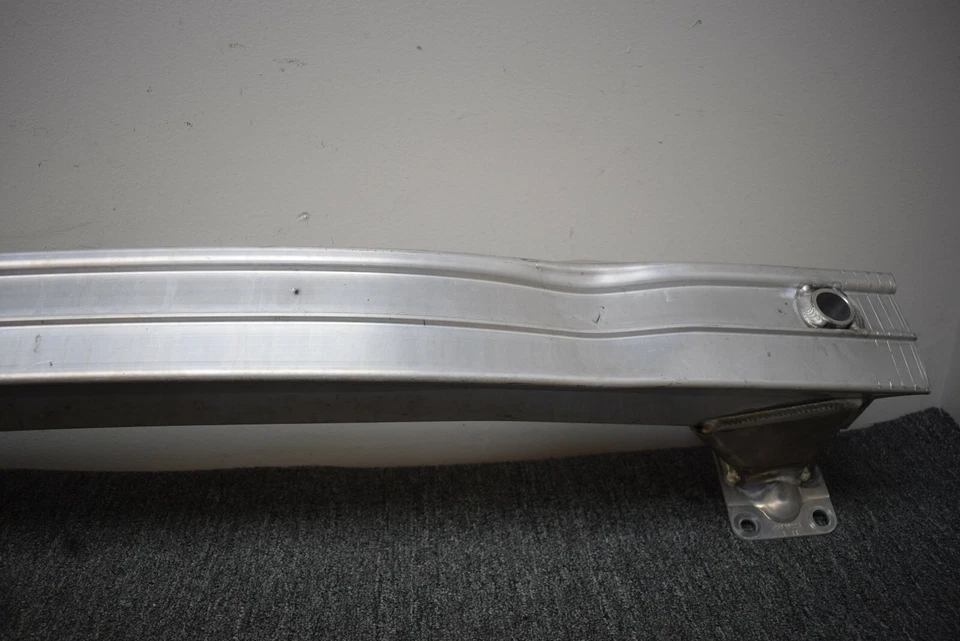 Barra de refuerzo trasera Porsche Panamera S 970 2010-2016 OEM de fábrica Foto 3 de 4