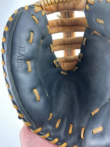 Akadema AEA65 Pro Catchers Mitt RHT Great Condition - Picture 5 of 7