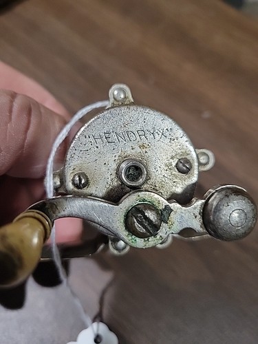 Vintage 80 Yd Hendryx Casting Non Levelwind Fishing Reel - Picture 2 of 4
