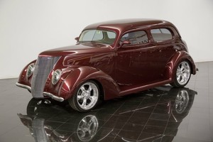 1937-Ford-Tudor-Humpback