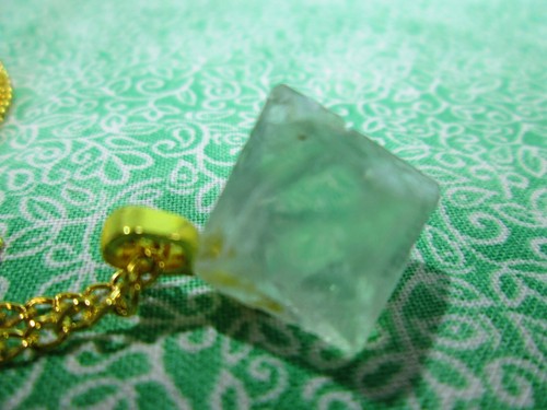 Genuine Fluorite Octahedron Pendant w/ Necklace 18" Gold Plated Curb Link / Y - Picture 10 of 11